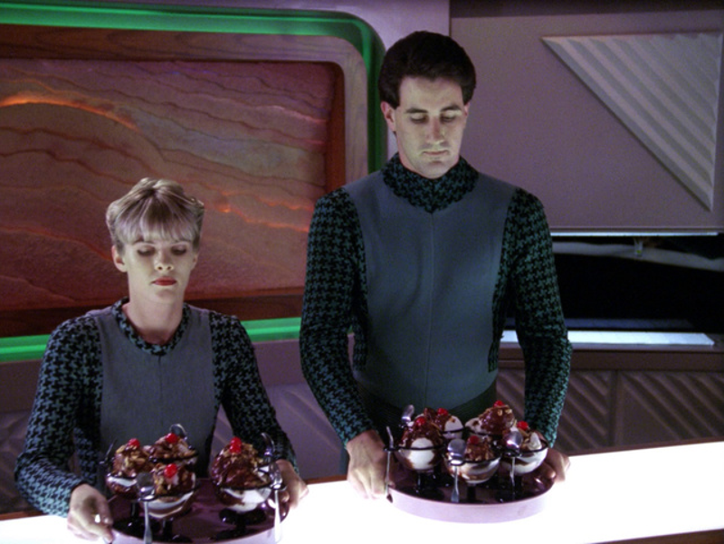Illustration for article titled Los trajes más locos e increíbles de Star Trek: La nueva generación